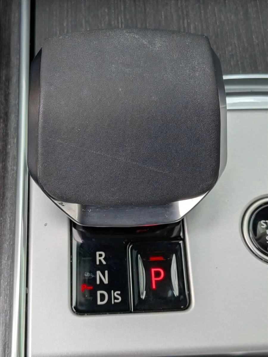 Used 2025 Eiger Grey Metallic Land Rover SE image 12