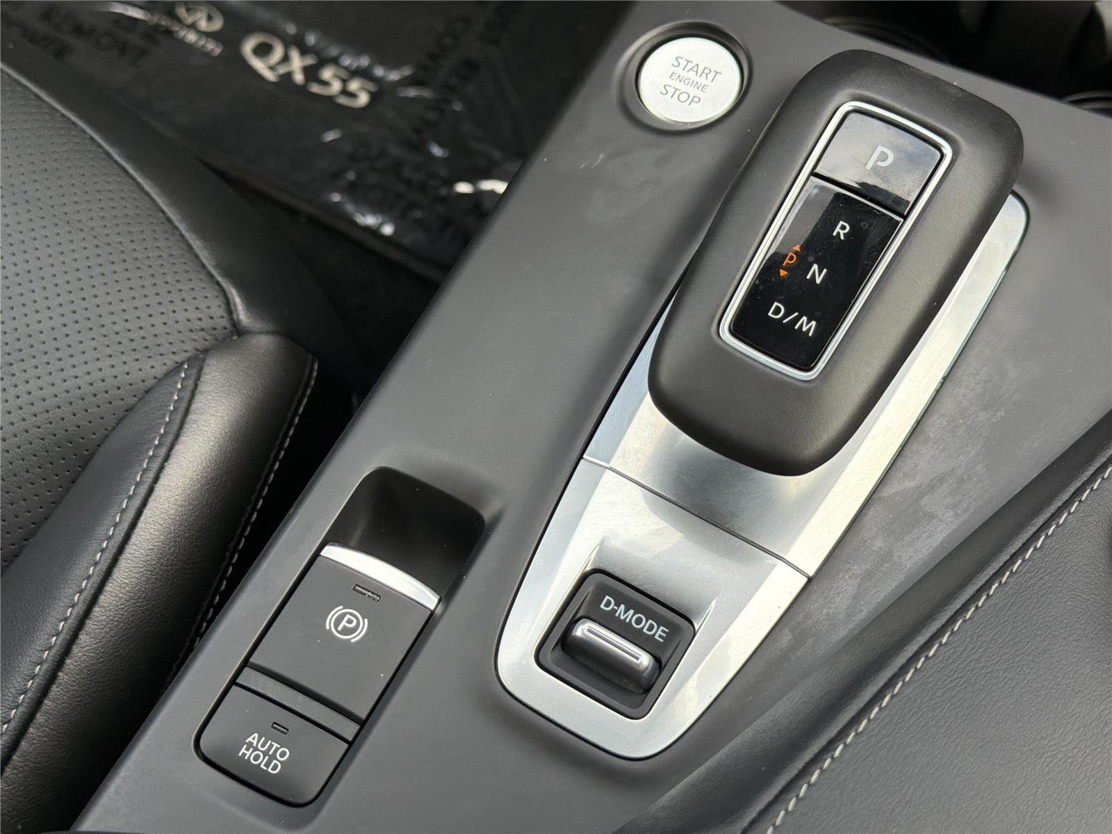 Used 2025 Black Obsidian INFINITI LUXE image 18