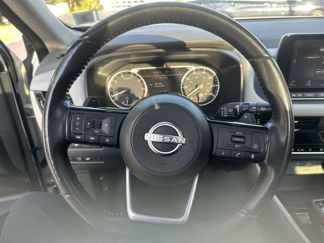 Used 2023 White Nissan SL image 13