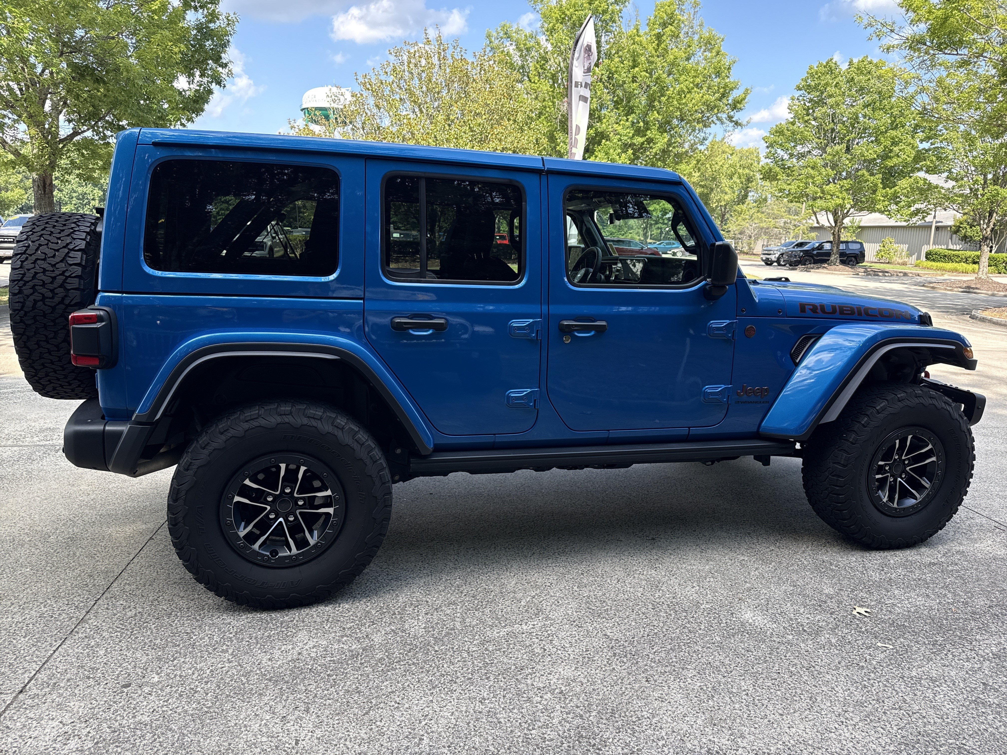 Used 2024 Hydro Blue Pearlcoat Jeep Rubicon X image 8