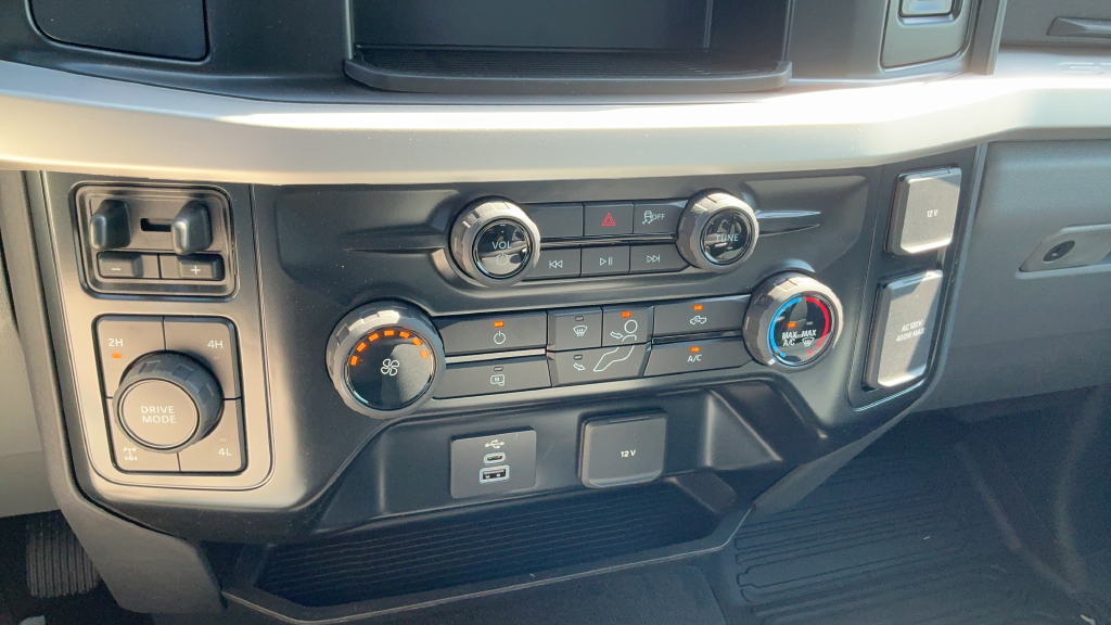 New 2026 Oxford White Ford XLT image 16