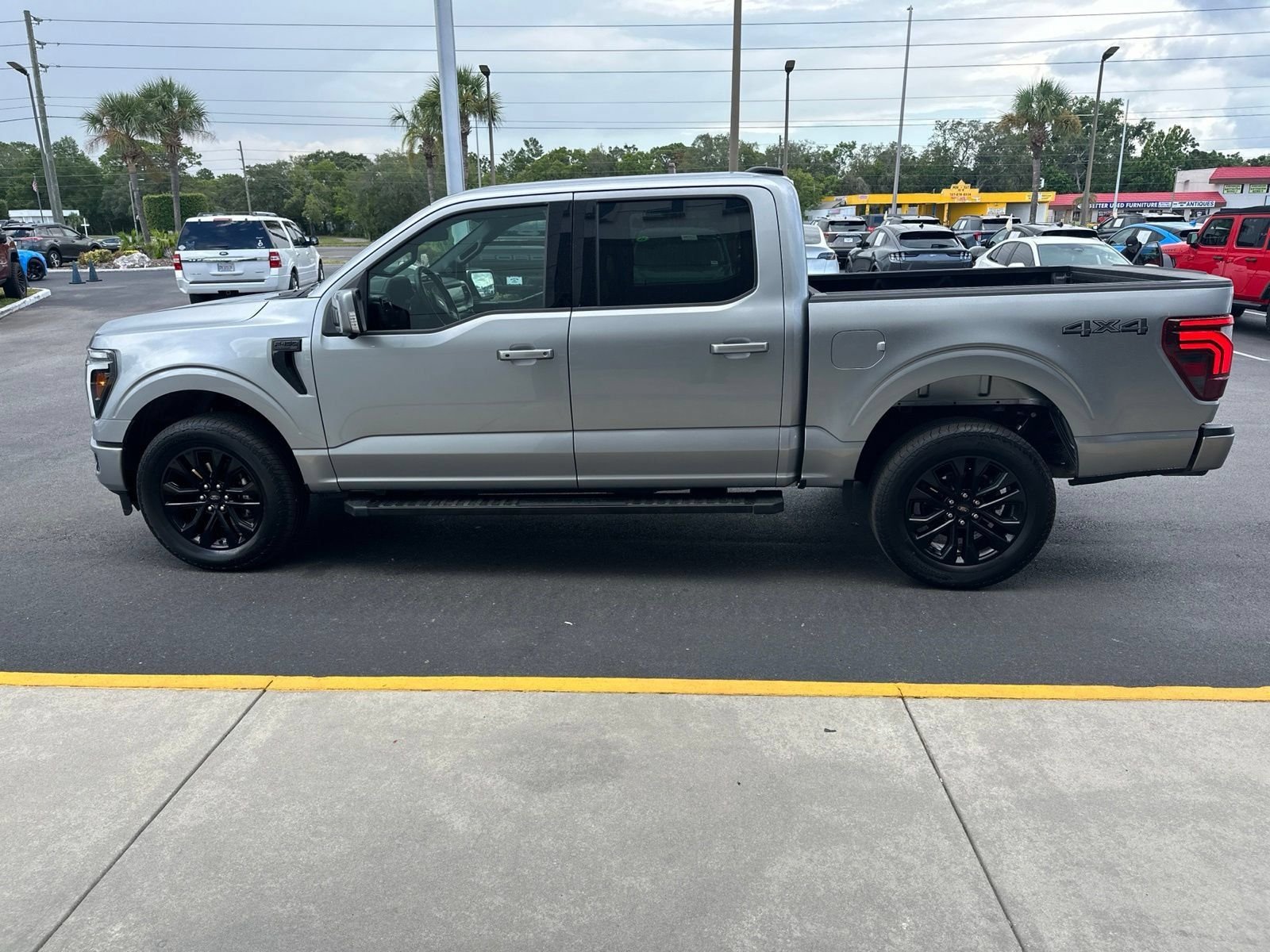 Used 2025 Silver Metallic Ford Lariat image 7