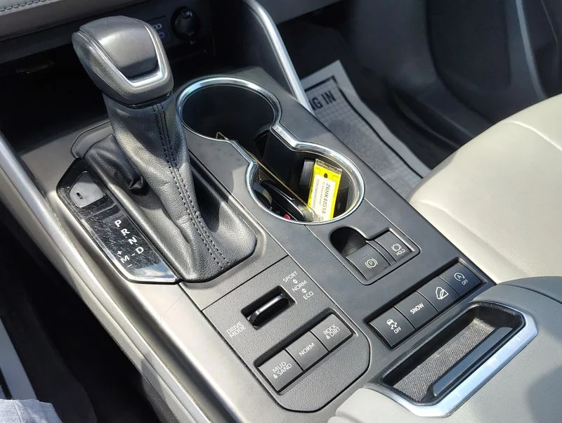 Used 2022 Silver Toyota XLE image 36