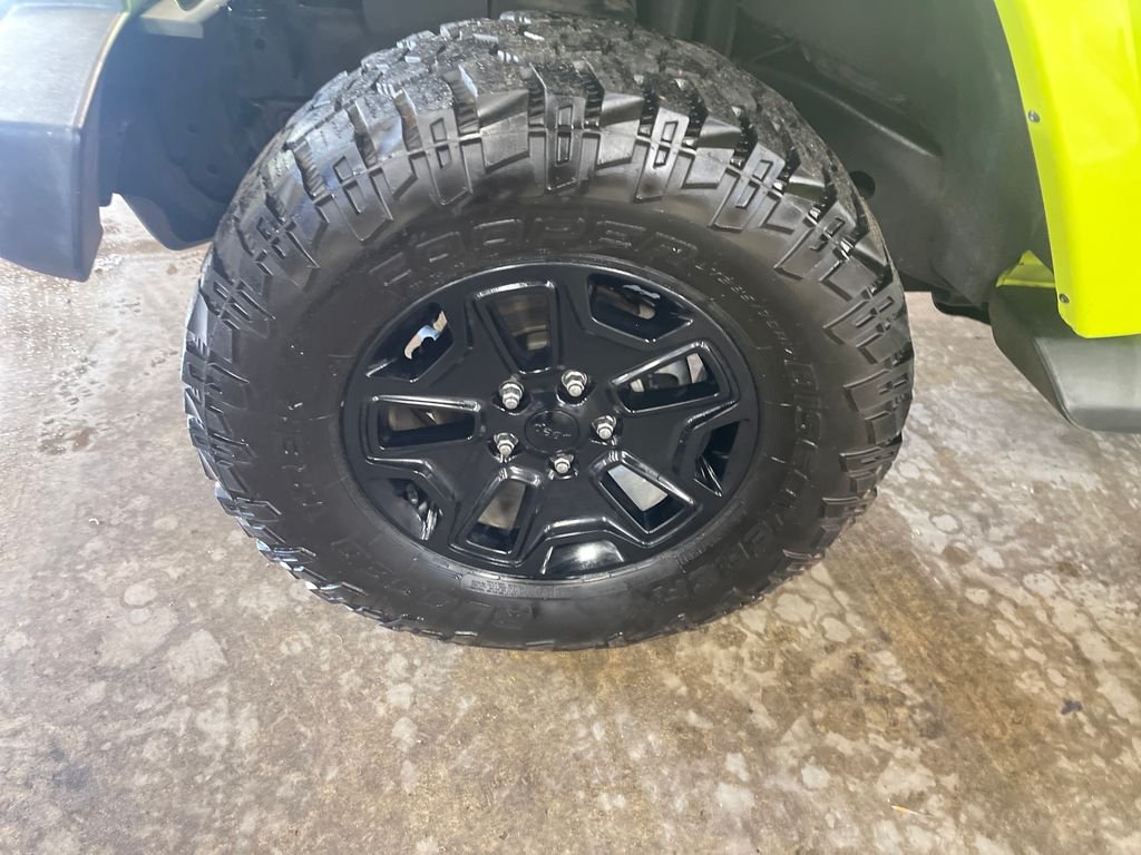 Used 2017 Green Jeep Unlimited Sahara image 11