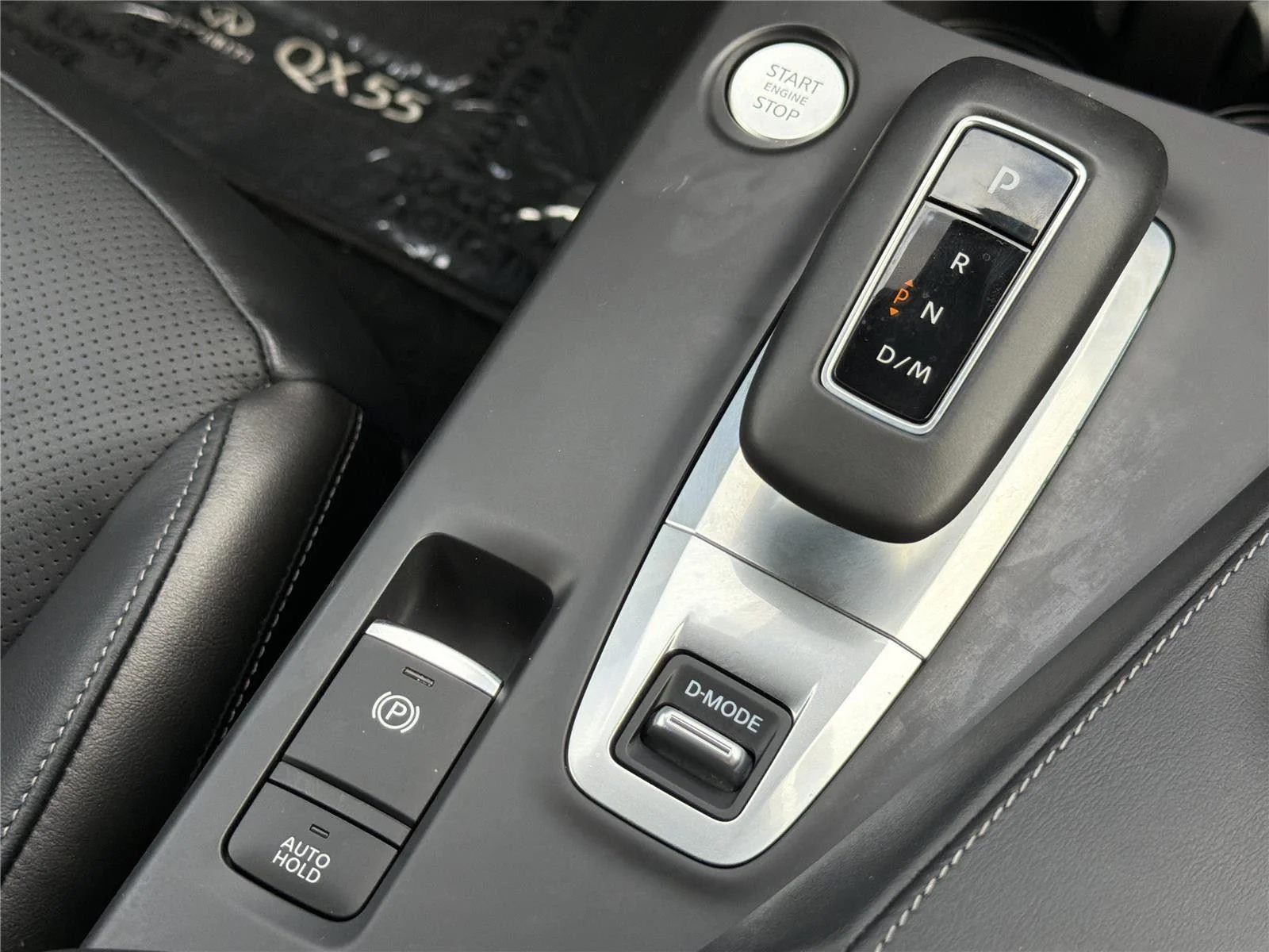 Used 2025 Black Obsidian INFINITI LUXE image 18