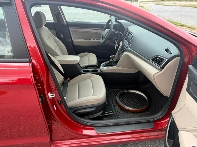 Used 2018 Scarlet Red Hyundai SEL image 11