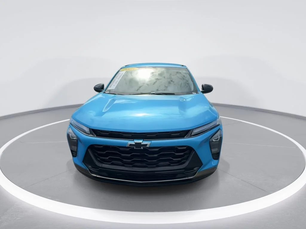 Used 2025 Blue Chevrolet ACTIV image 3