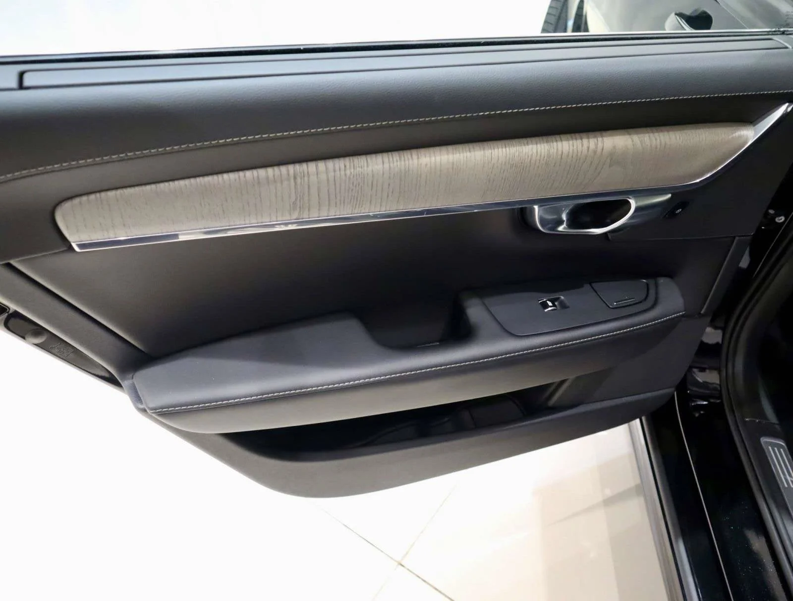 Used 2023 Black Stone Volvo Ultimate image 21