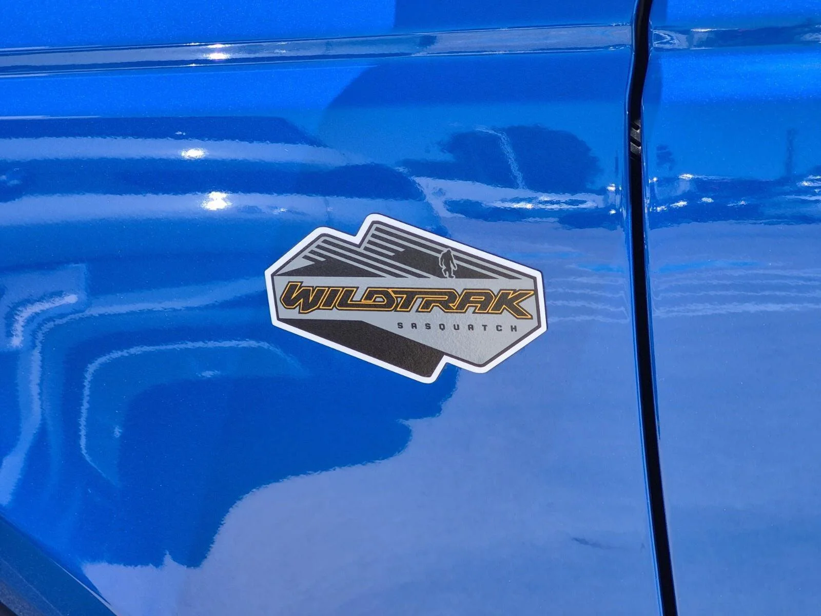 Used 2022 Velocity Blue Metallic Ford Wildtrak image 9