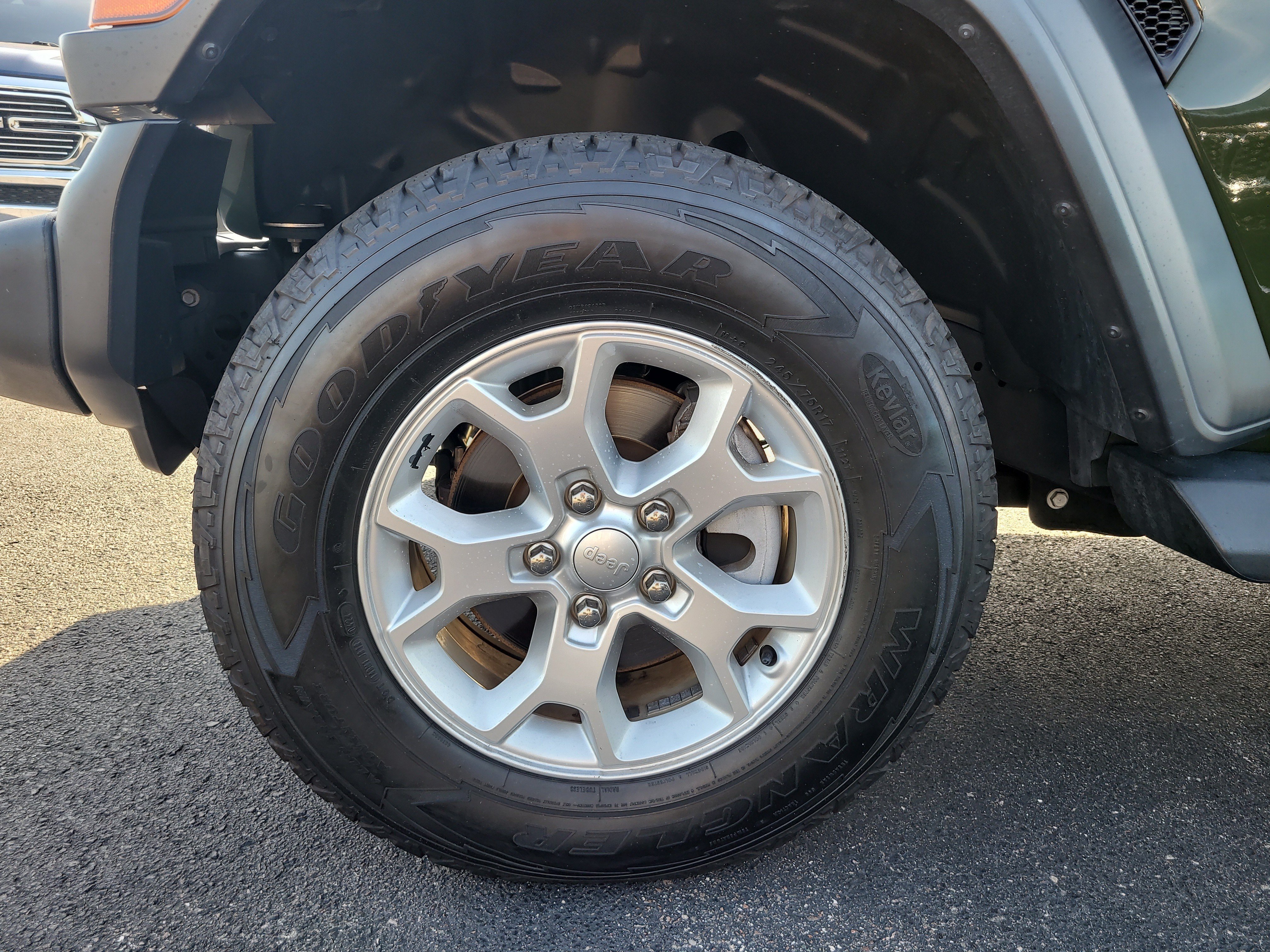 Used 2021 Sarge Green Clearcoat Jeep Unlimited Islander image 9
