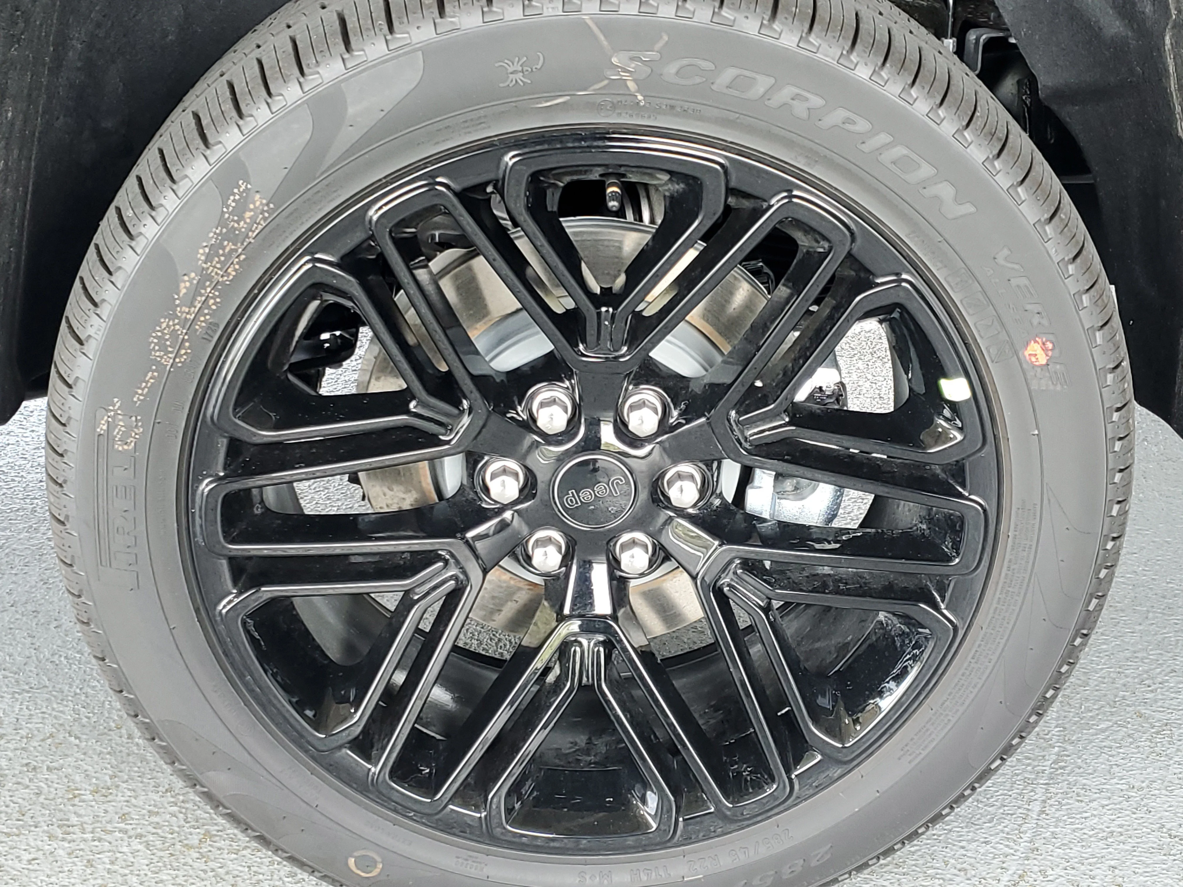 New 2026 High Gloss Black Exterior Paint Jeep Limited Reserve image 6