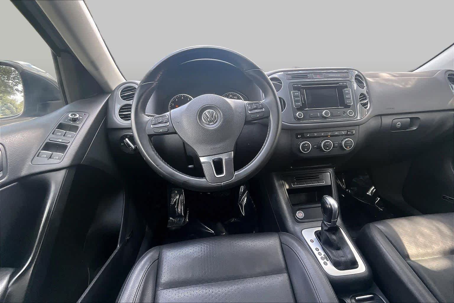 Used 2014 Pepper Gray Metallic Volkswagen SEL image 6