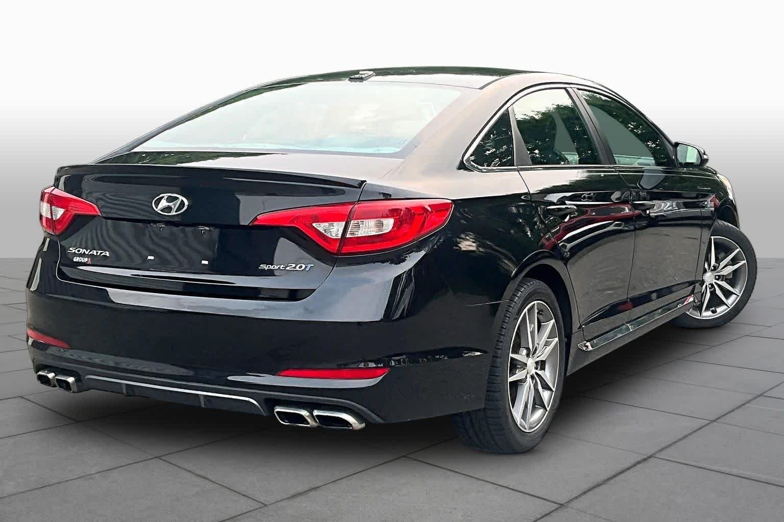 Used 2017 Phantom Black Hyundai Sport image 13