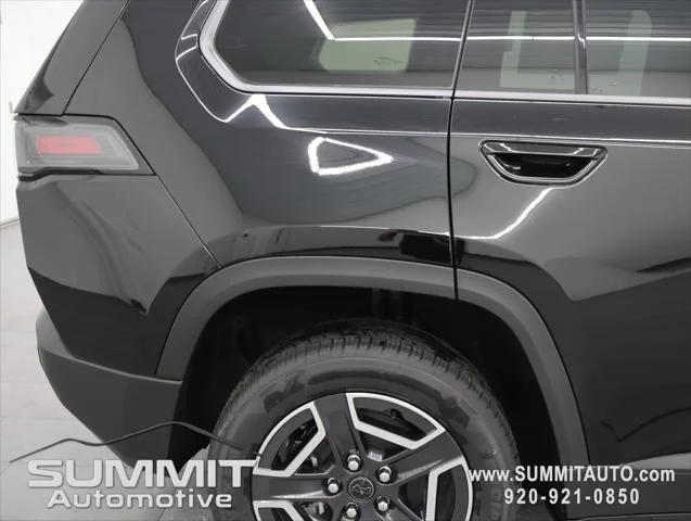 New 2026 Diamond Black Crystal Pearl-Coat Exterior Paint Jeep Limited image 25