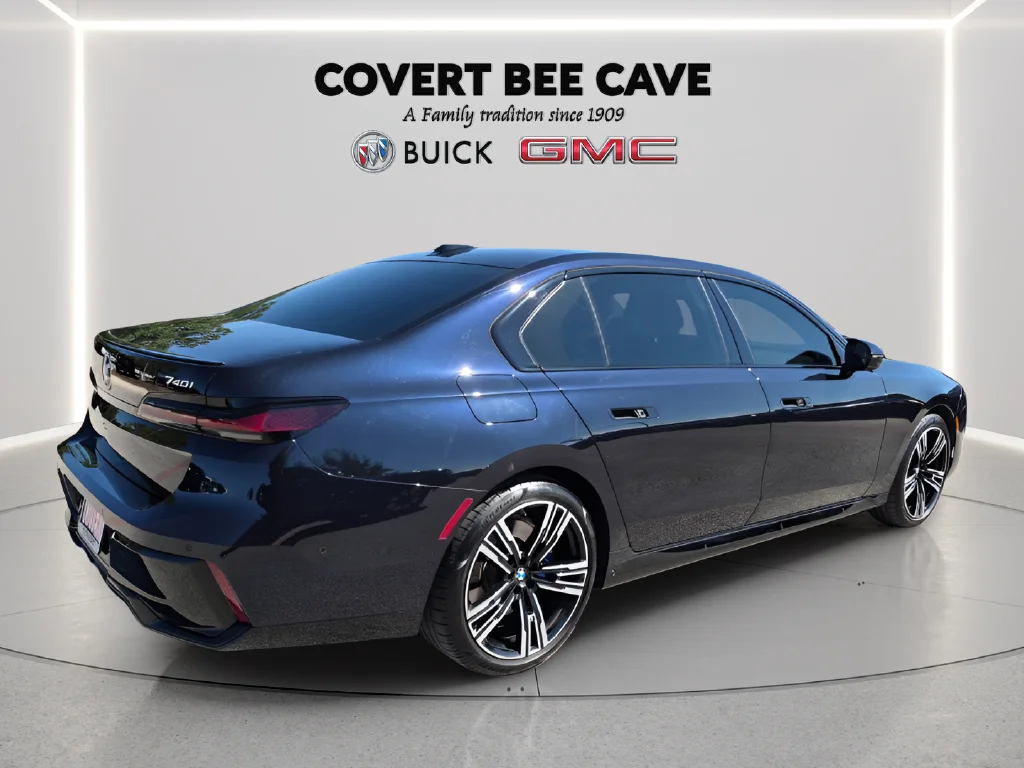 Used 2023 Black BMW 740i image 9