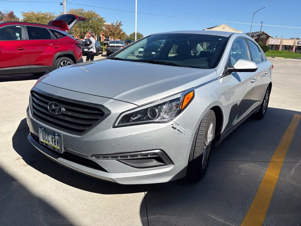 Used 2015 Hyundai Sonata SE with VIN 5NPE24AFXFH065041 for sale in Cedar Rapids, IA