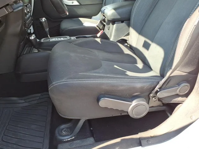 Used 2015 White Jeep Unlimited Sahara image 25