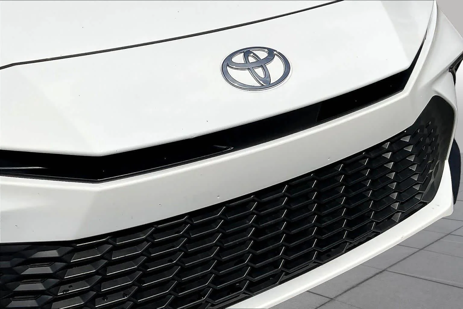 Used 2025 Ice Cap Toyota SE image 30