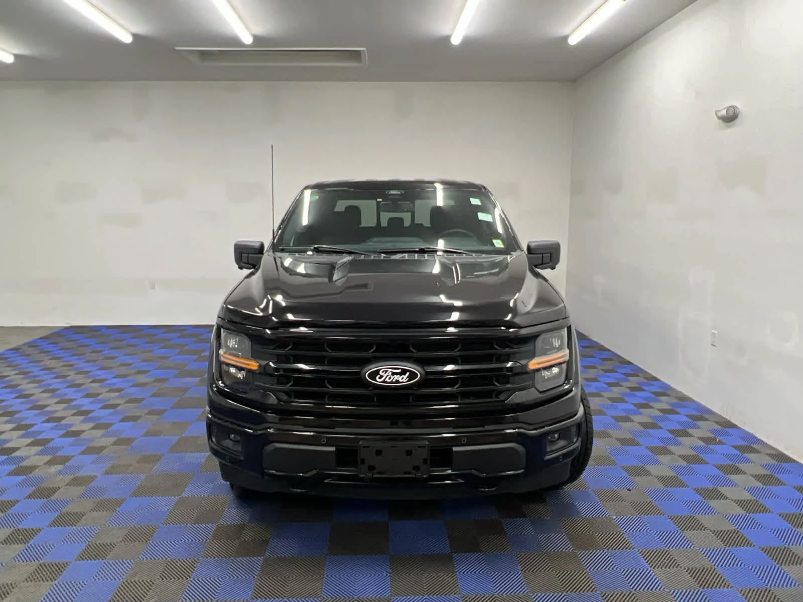 New 2026 Agate Black Metallic Ford XLT image 5