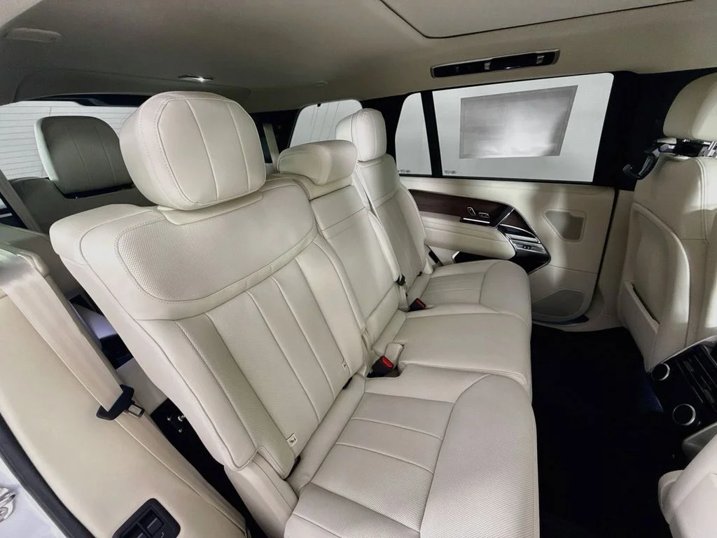 New 2026 Fuji White Land Rover SE image 27