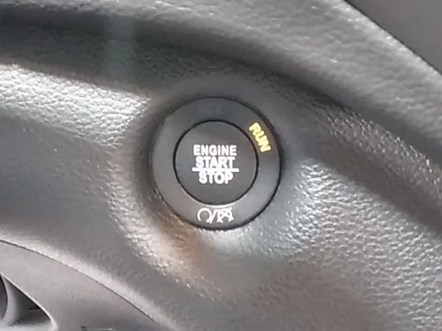 Used 2023 Black Jeep Altitude image 19