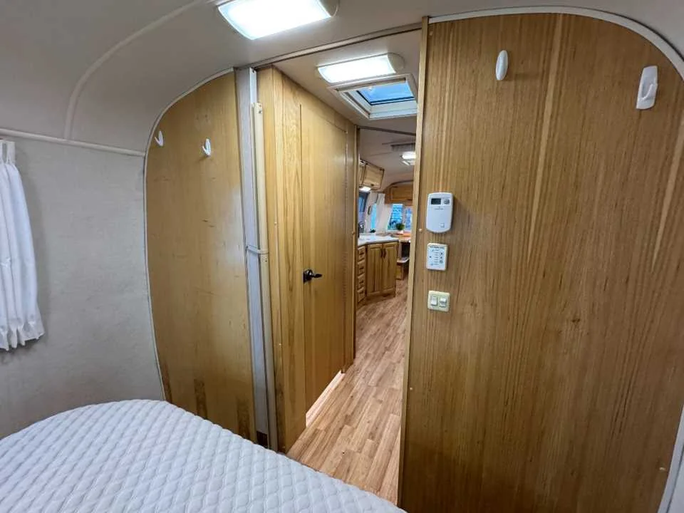 Used 2011 SILVER AIRSTREAM  image 14