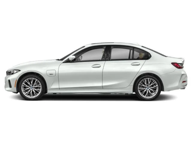 Used 2023  BMW 330e xDrive image 3