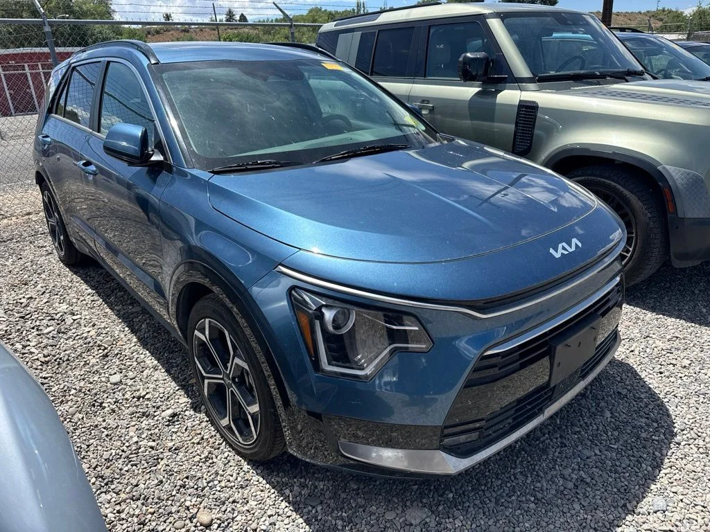 Used 2023 Mineral Blue Kia EX Touring image 18