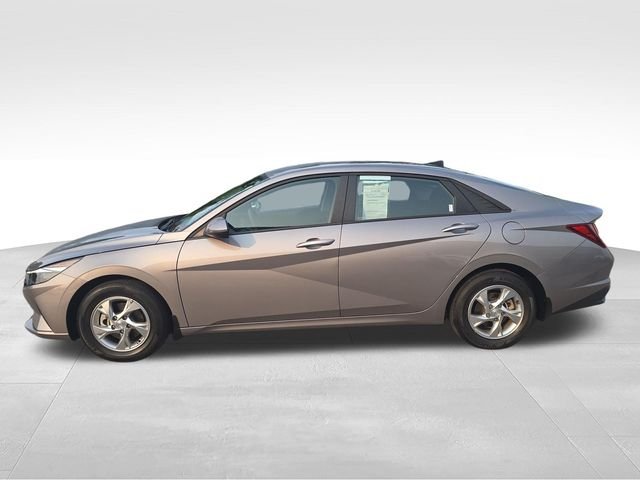 Used 2023 Silver Hyundai SE image 2