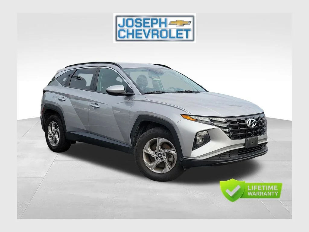Used 2024 Silver Hyundai SEL image 1