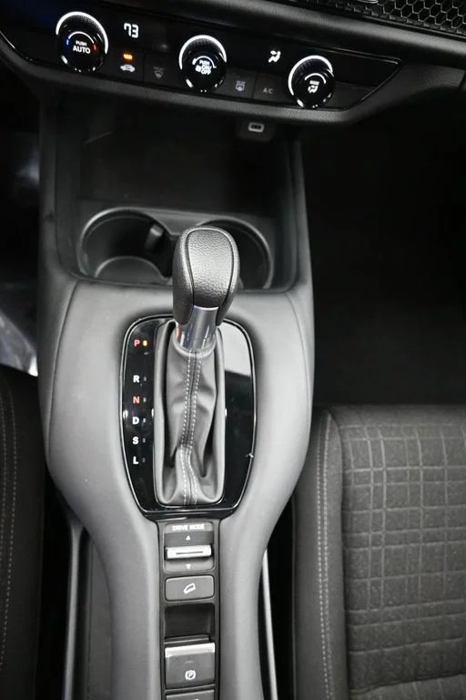 Used 2023 Platinum White Pearl Honda LX image 17