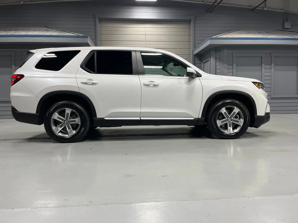 Certified Used 2023 Platinum White Pearl Honda AWD EX-L image 8