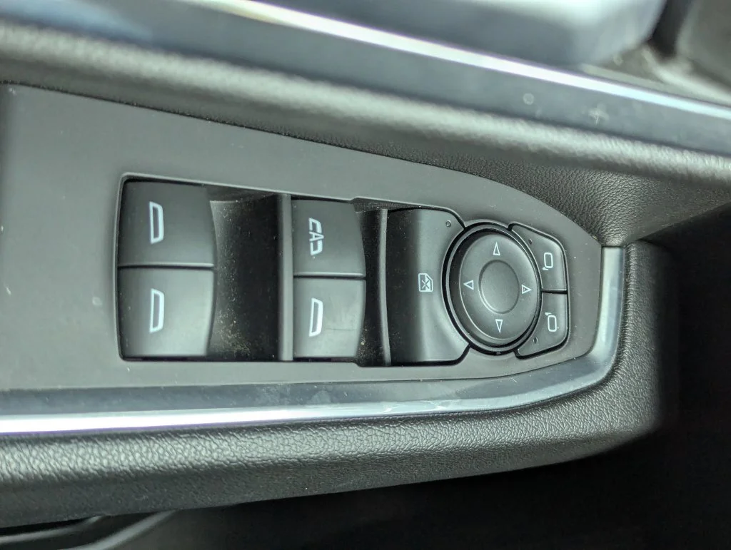 Used 2023 White Chevrolet RST image 28