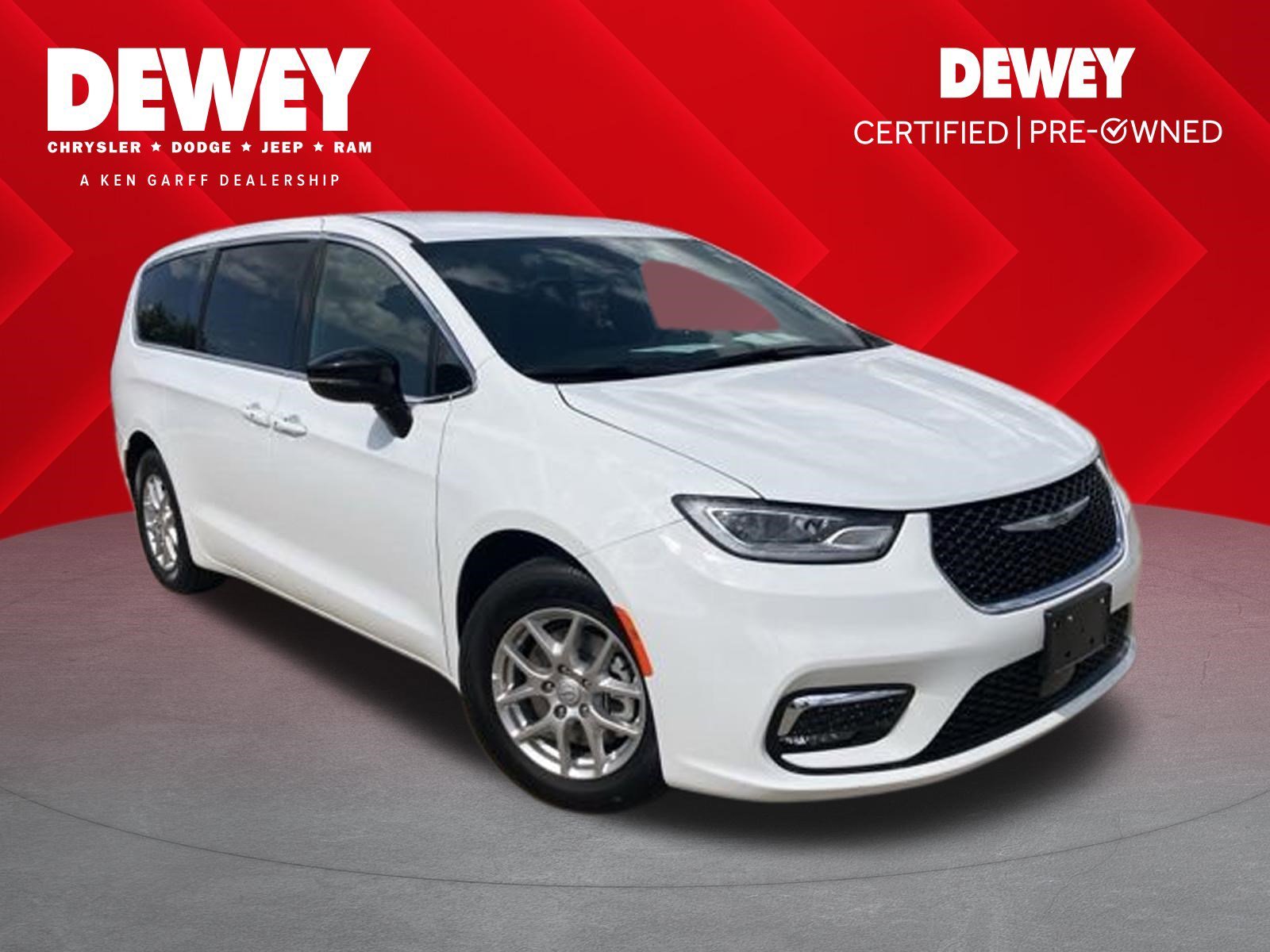 2025 Chrysler Pacifica Select's photo
