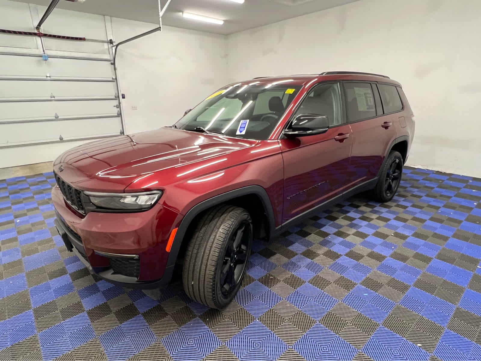 Used 2023 Velvet Red Pearlcoat Jeep Limited image 12