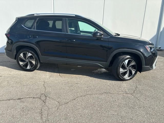 Certified 2025 Volkswagen Taos SE with VIN 3VVVC7B22SM039940 for sale in Kansas City