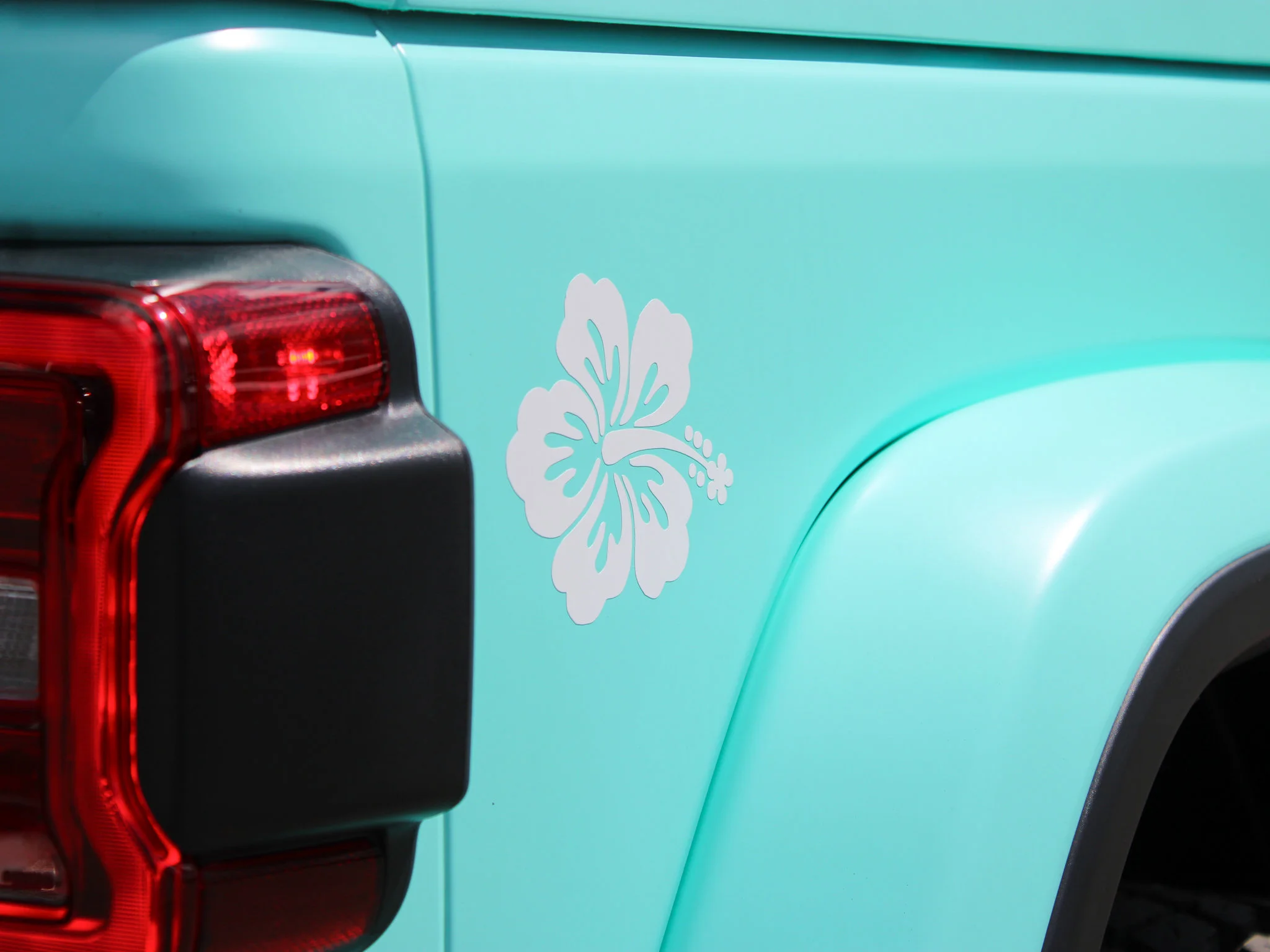 Certified Used 2025 White Jeep Sahara * No Accidents | Tiffany Blue | McKinley Leather | Adaptive Cruise | Apple CarPlay | Alpine image 16