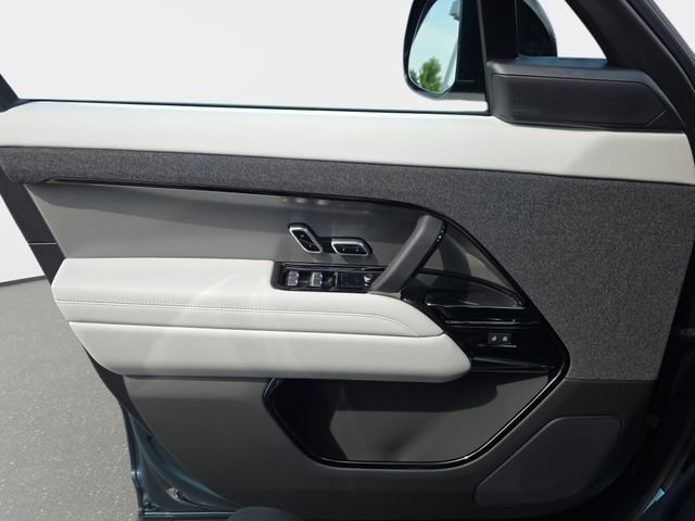 New 2026 Giola Green Land Rover SE image 19