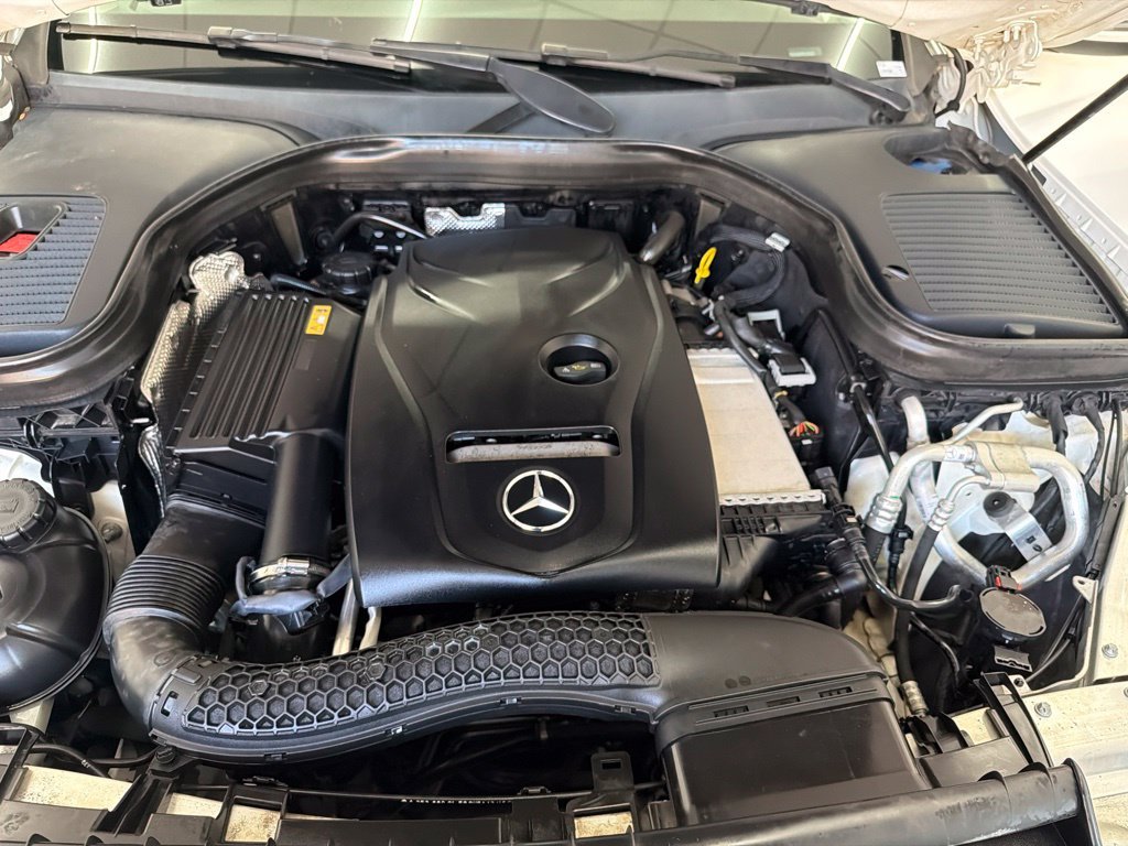 Used 2016 White Mercedes-Benz GLC 300 image 33