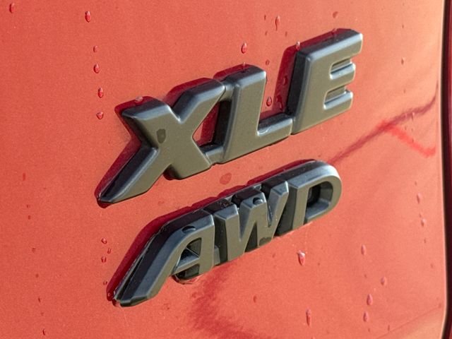 Used 2025  Toyota XLE Premium image 10