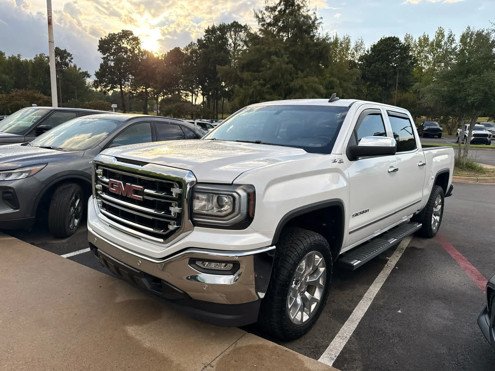 Used 2017 White Frost Tricoat GMC SLT image 7