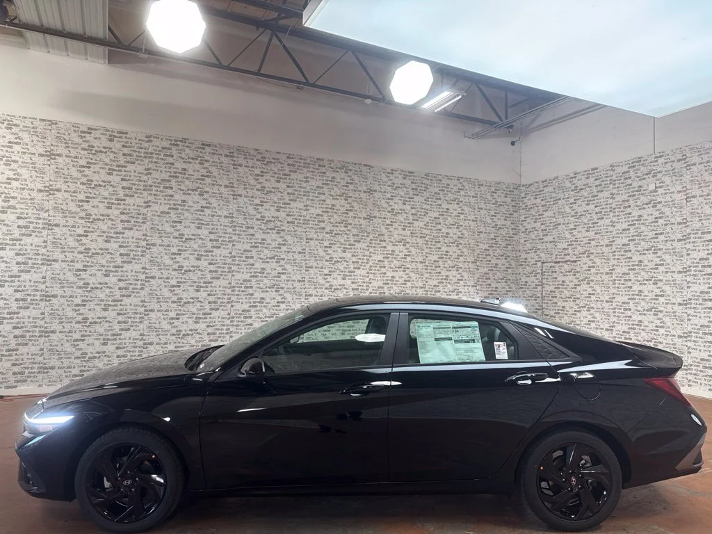 New 2026 Abyss Black Hyundai SEL Sport Plus image 4