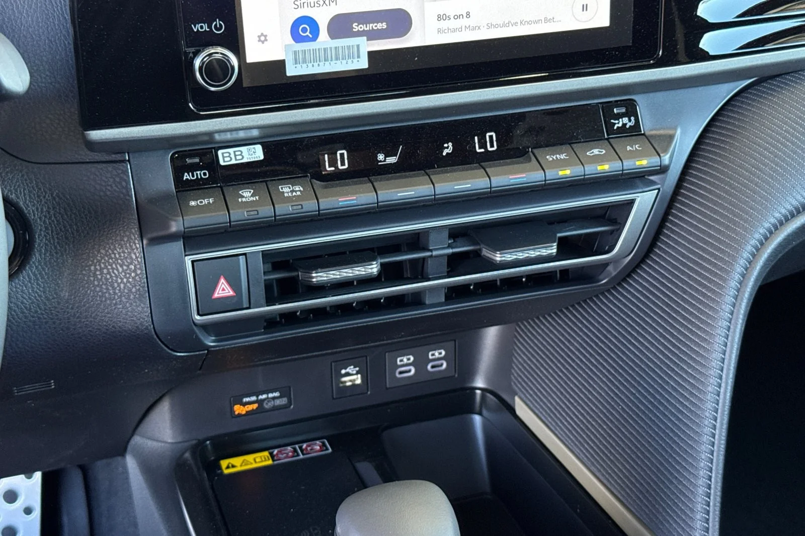 2026 Toyota Camry SE - Photo 18