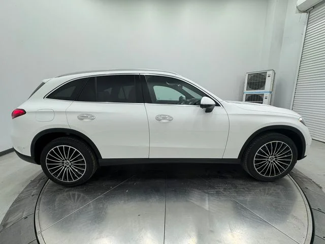 New 2026 Polar White Mercedes-Benz GLC 300 image 14