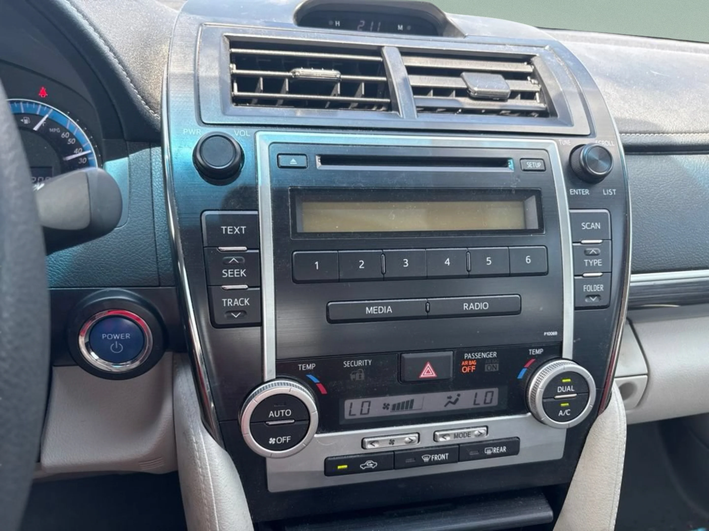 Used 2012 Super White Toyota LE image 10