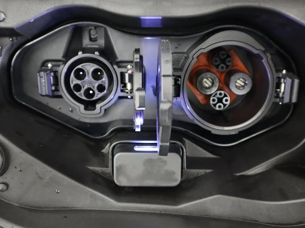 2025 Mitsubishi Outlander Plug-in Hybrid Platinum Edition - Photo 62