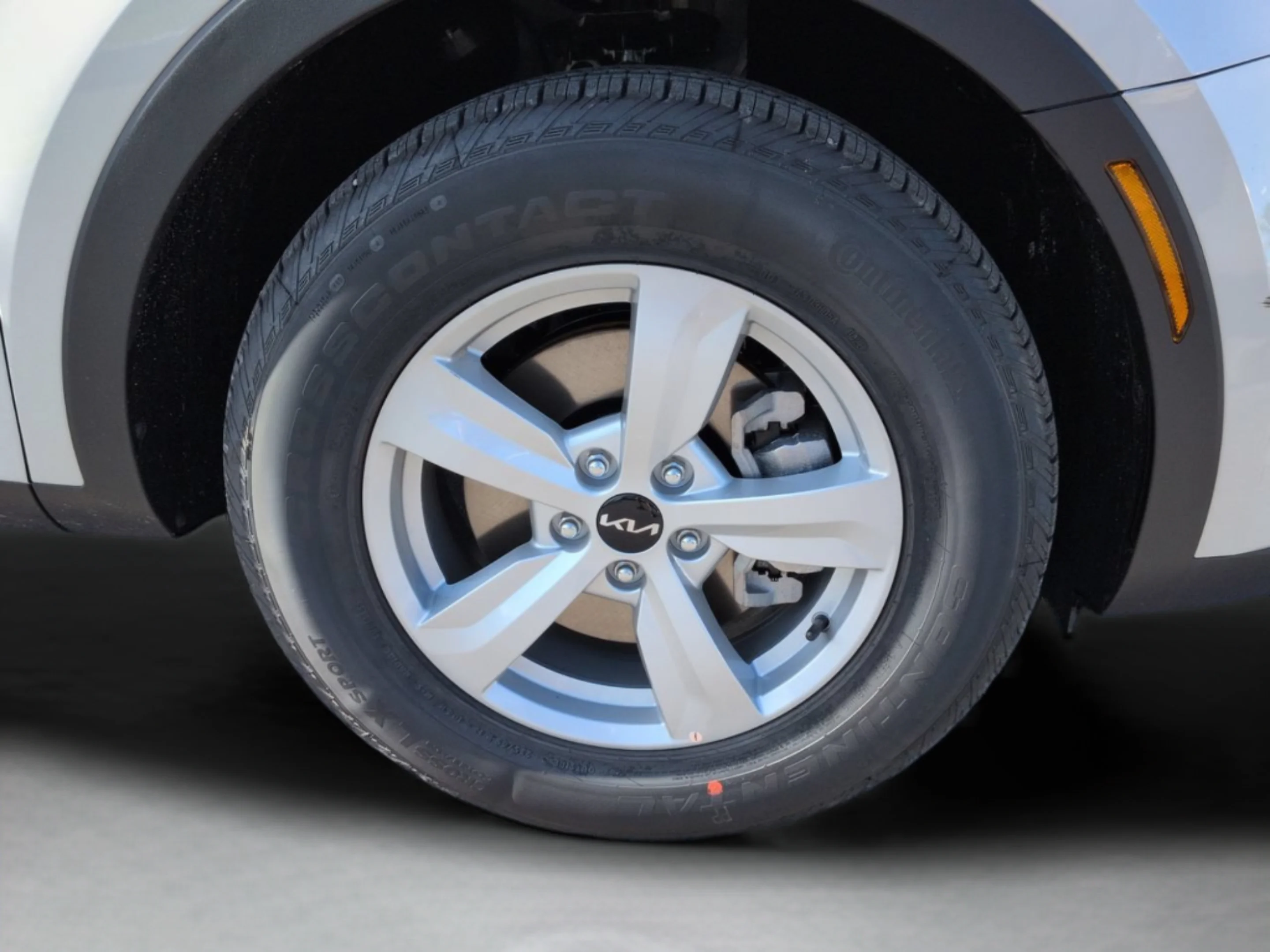 New 2026 Ivory Silver Kia LX image 33