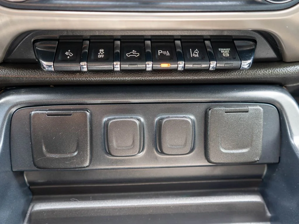Used 2018 Black GMC Denali image 28