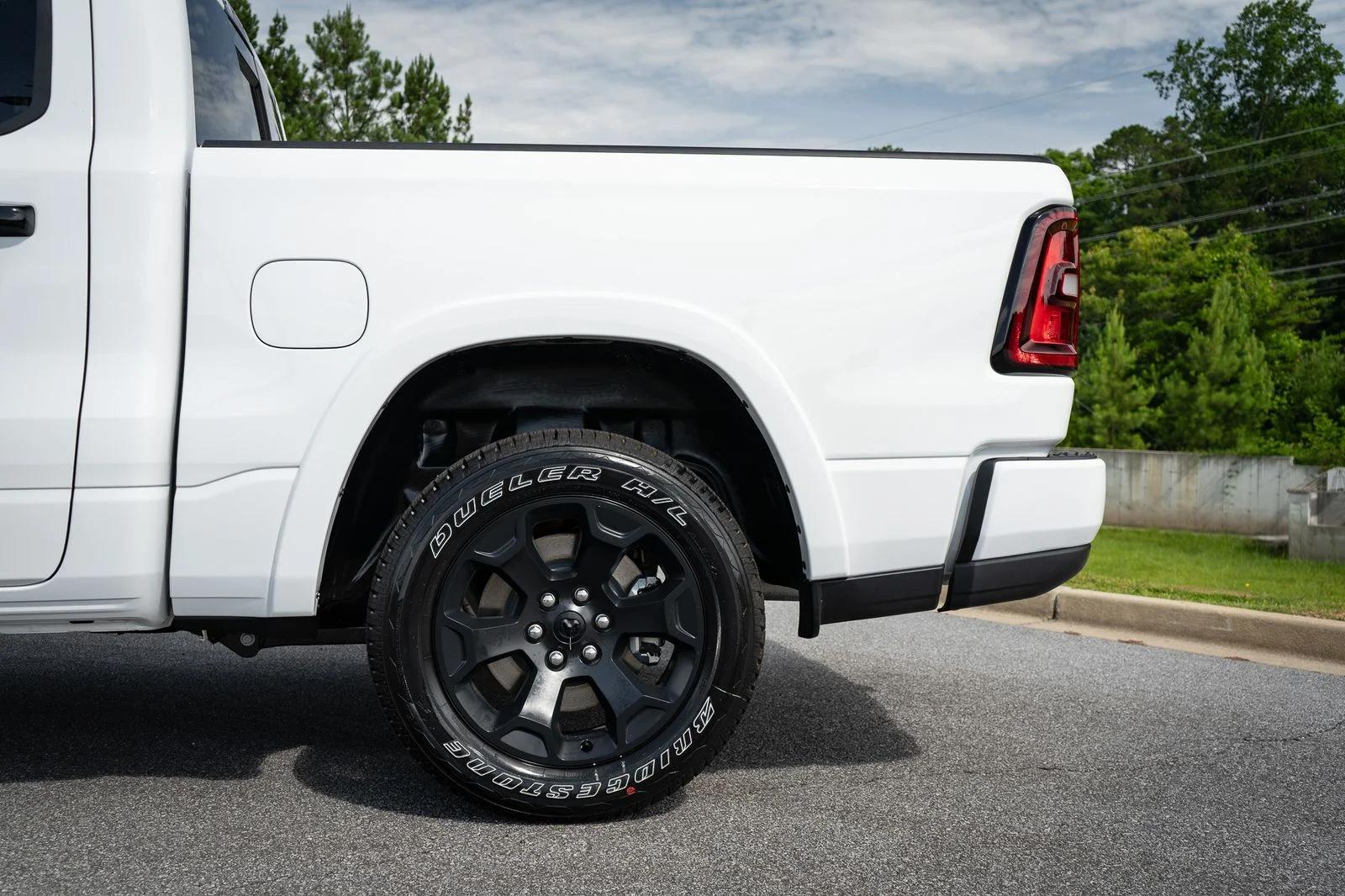 New 2026 Bright White Clear-Coat Exterior Paint RAM Big Horn/Lone Star image 6
