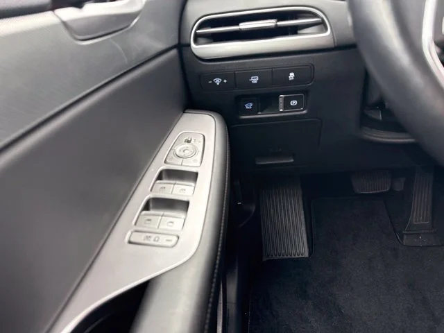 Used 2025 Silver Hyundai SEL Premium image 14